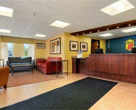 Super 8 Milwaukee West Hotell Wauwatosa Inreriör bild