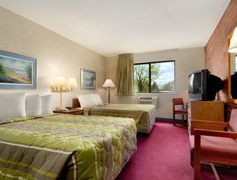 Super 8 Milwaukee West Hotell Wauwatosa Exteriör bild