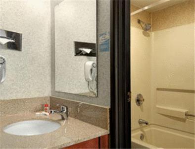 Super 8 Milwaukee West Hotell Wauwatosa Rum bild